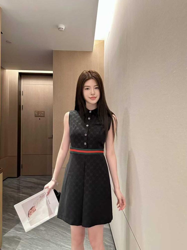 GUCCI★グッチ★素敵!BLACK DROP WAIST LOGO BUTTONS DRESS Gucci Women's Black V-Neck Button-Down Short Dress with GG