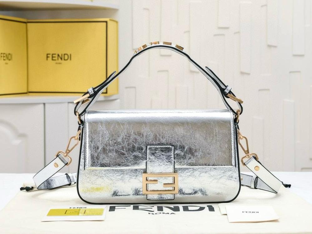 こま様 Fendi Silver Metallic Baguette Bag with Elegant Shoulder
