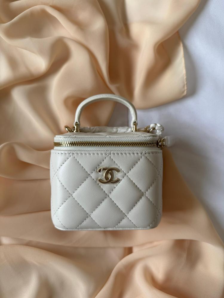 ◆CHANEL◆ ミニバニティ ヴァニティー ポーチ ホワイト Vanity Chanel Mini Mini Bag Chanel Mini Vanity Top Handle