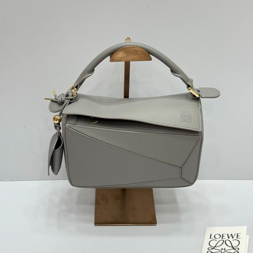 Medium leather bag, Loewe Puzzle, in gray | ESEVEN STORE