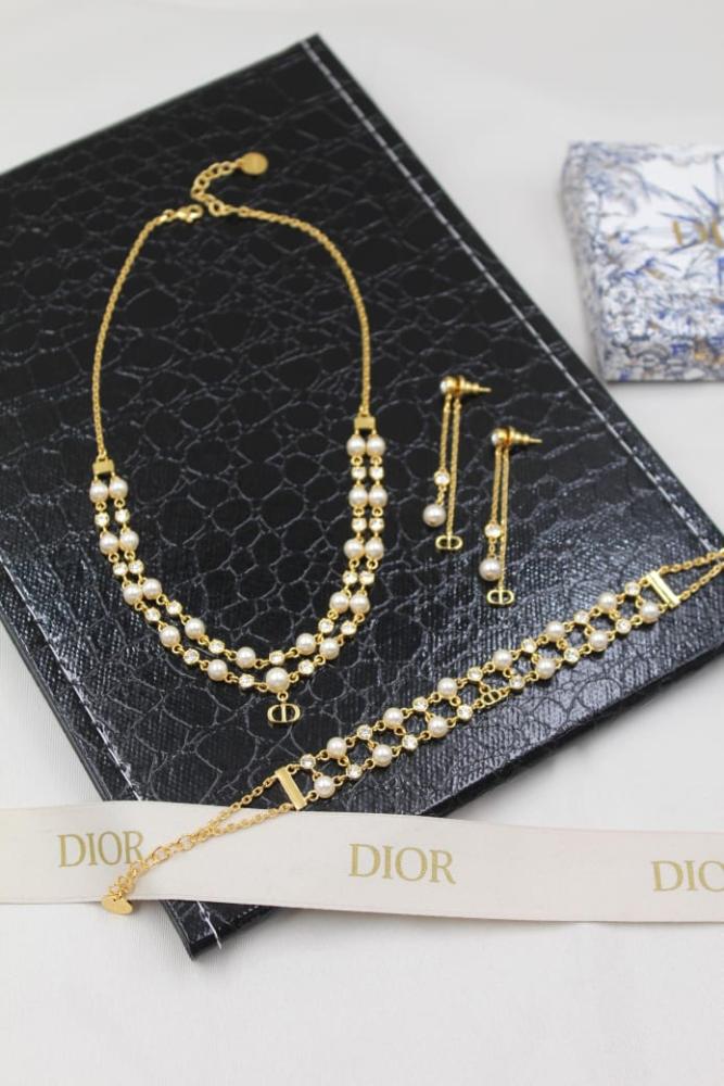 【まよ】 Dior ゴールド ネックレス 付属品あり Christian Dior クリスチャンディオール ロゴ ネックレス