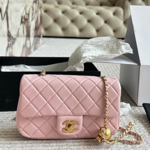 CHANELバッグ Chanel 20cm Medium Bag in Pink with Quilted Leather Flap - E-SEVEN