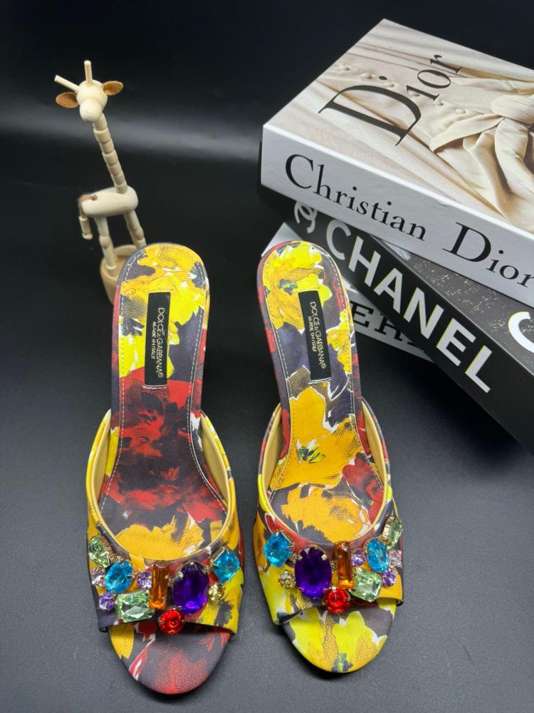 صندل دولتشي جابانا نسائي بألوان عصرية كعب متوسط