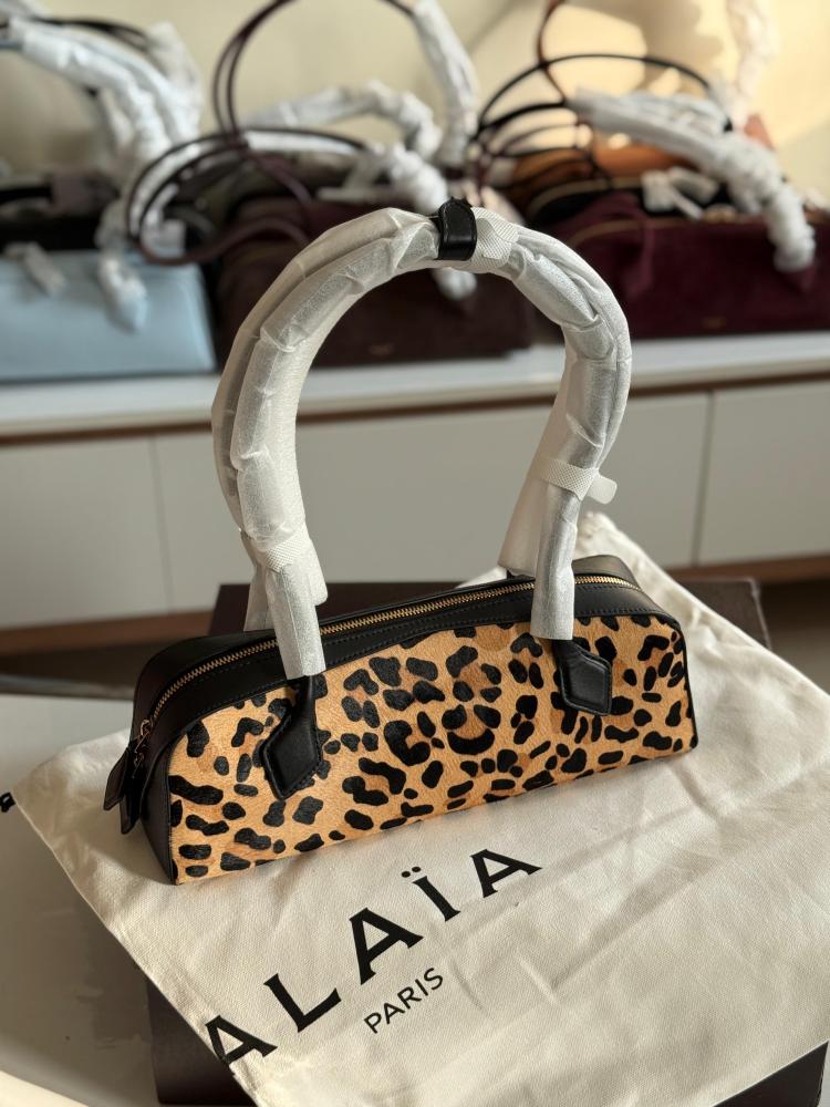 Alaya Tequila bag with large straps, black and brown leopard print