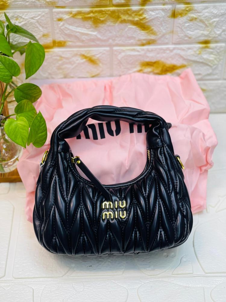 Miu Miu women's bag, practical design, luxurious black color
