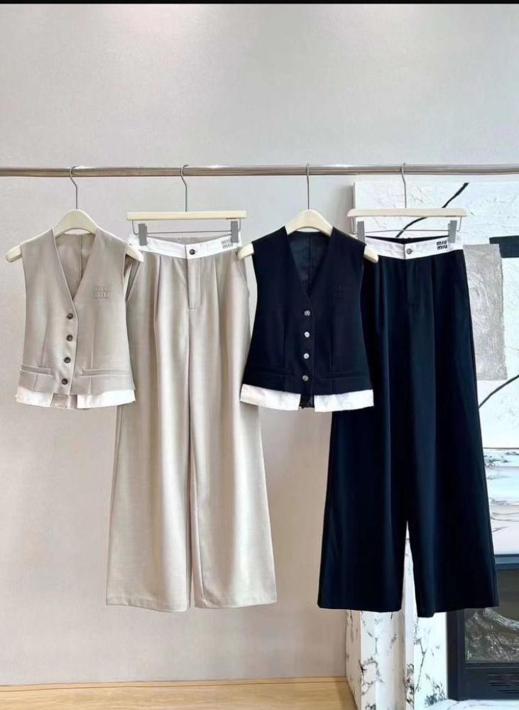 Miumiu Women's Casual Set with Pants and Sleeveless Jacket