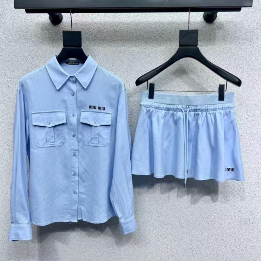 スポーティー【MiuMiu】ポプリンシャツ＆ミニスカート セット Set Miu Miu sports shirt and short skirt in blue - E-SEVEN STORE