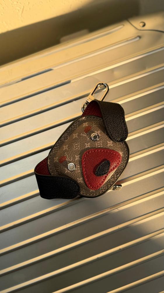 みゅう Louis Vuitton bag charm in a cute dog shape, gray and red monogram