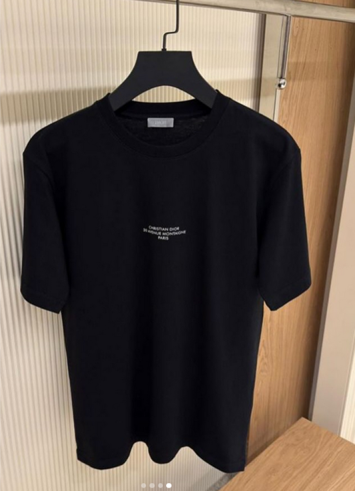 تيشرت رجالي ديور أنيق بلون اسود