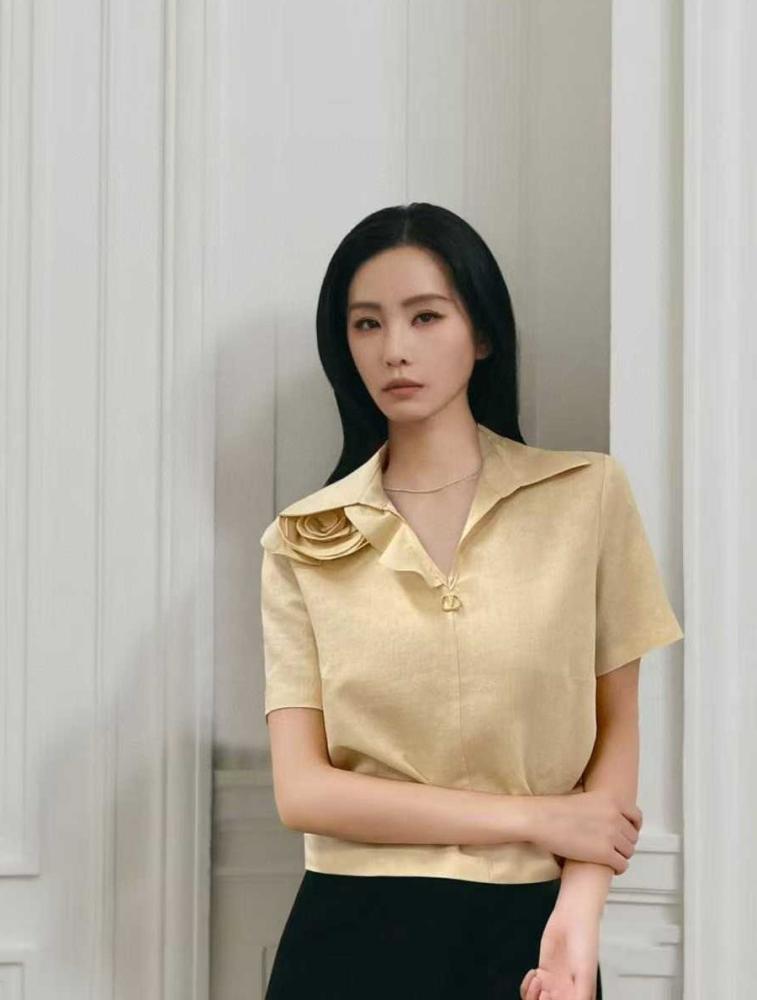 Valentino 3D Rose Pattern Cropped Zip Shirt in Beige - E