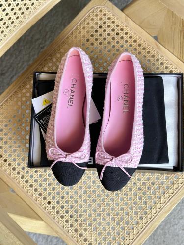 Chanel women's flat shoes in pink and black fabric - E-SEVEN STORE