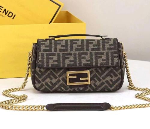 Le Bambino Jacquemus fuchsia leather shoulder bag with shoulder