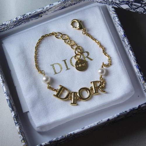 15700→まさかの10000円へ！早い者勝ち　美品 Dior Dior women's gold chain bracelet with pearls - E-SEVEN STORE