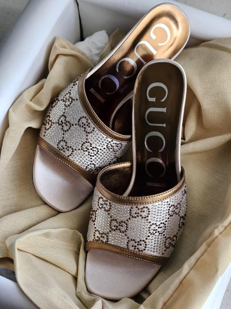 その他 GUCCI Gucci silver and gold strapless high heel sandal with rhinestones