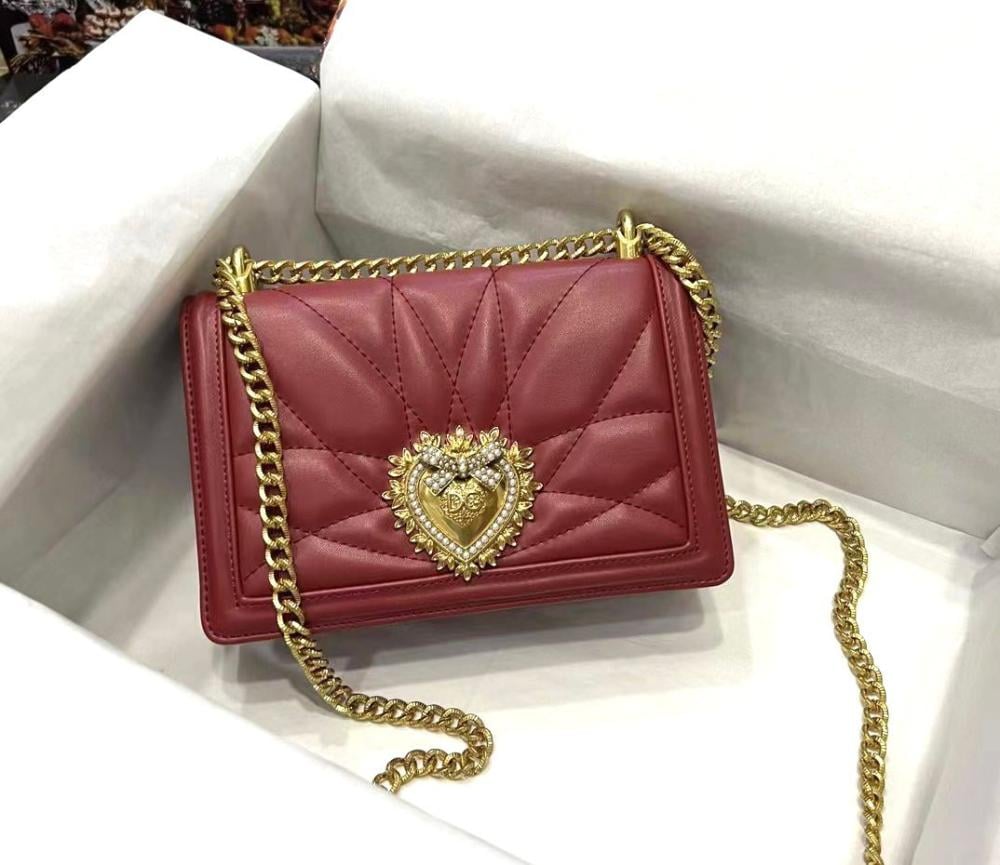 DG Dolce & Gabbana Devotion bag in elegant burgundy and gold chain