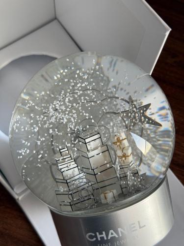 Balenciaga Snow Globe with Eiffel Tower design - E-SEVEN STORE