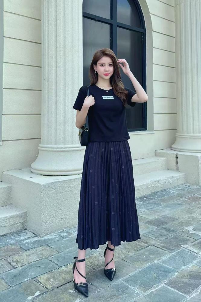 Miu Miu elegant set, pleated skirt with black T-shirt - E-SEVEN STORE
