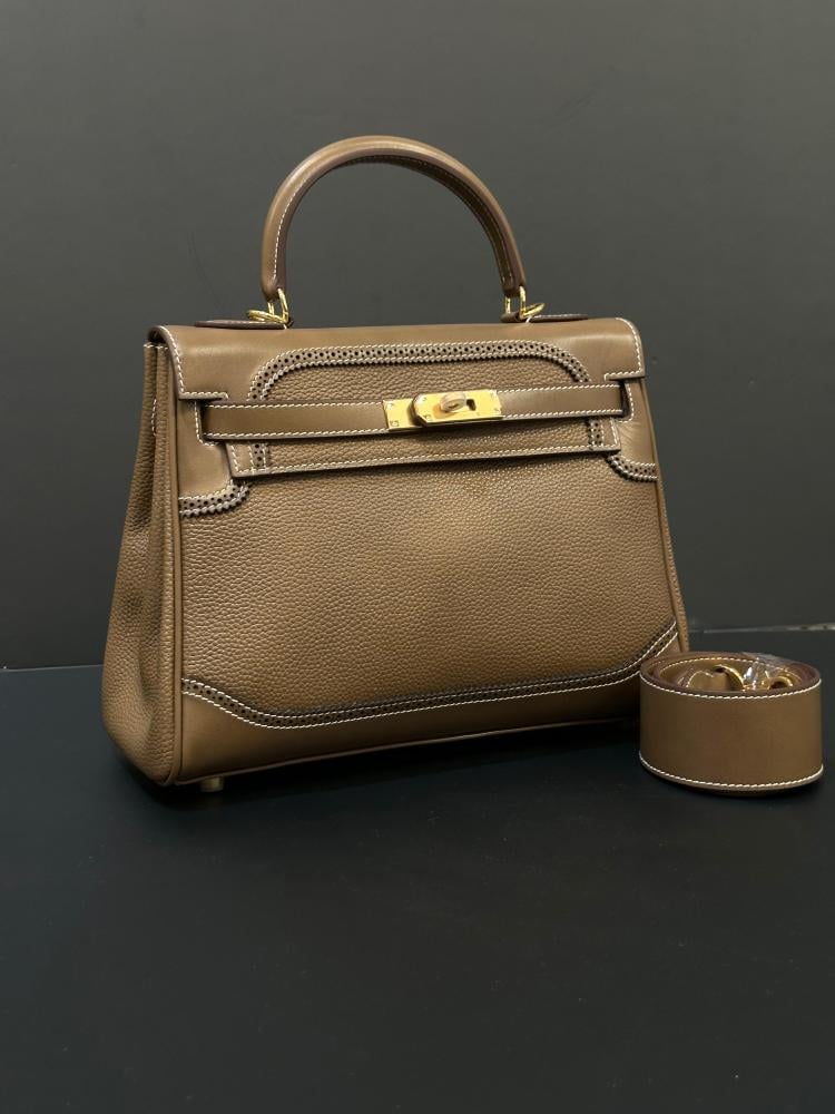 Hermes Kelly leather bag, 28 cm, olive green, delicate