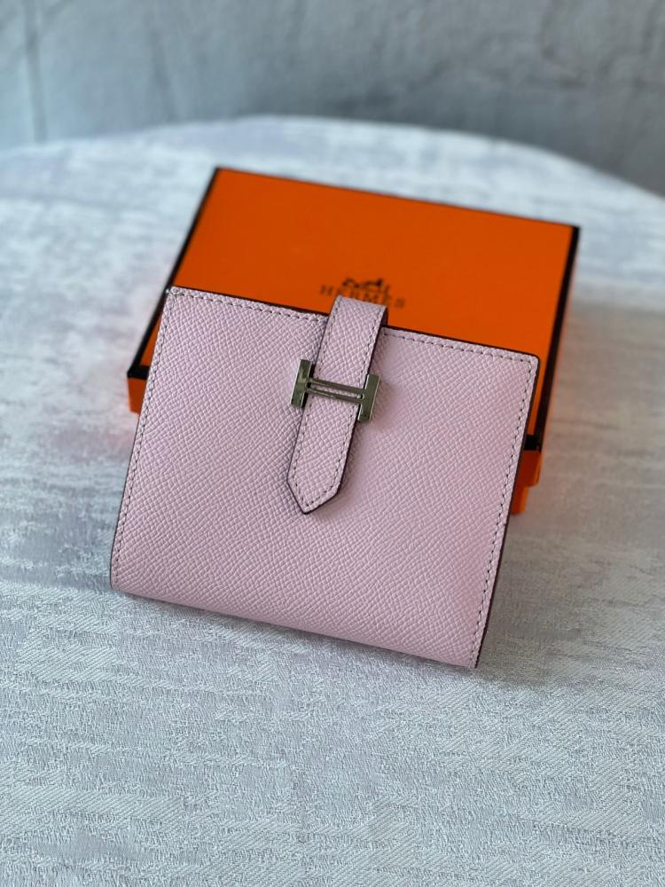 Hermes Women's Burn Compact Wallet in Pink, Pebbled Leather - E