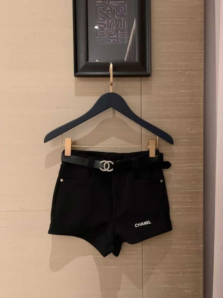 CHANEL ショートパンツ　黒　サイズM CHANEL（シャネル）ショートパンツ 黒 サイズ:34(XXS位
