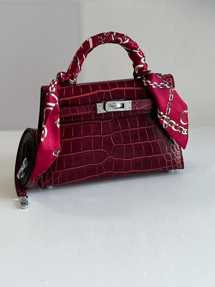 شنطة صغيرة هيرمس كيلي 19سم بمقابض وحزام خمري