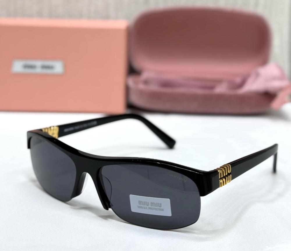リ・パーフェクト Miu Miu A02S Women's Fashionable Black Square Sunglasses