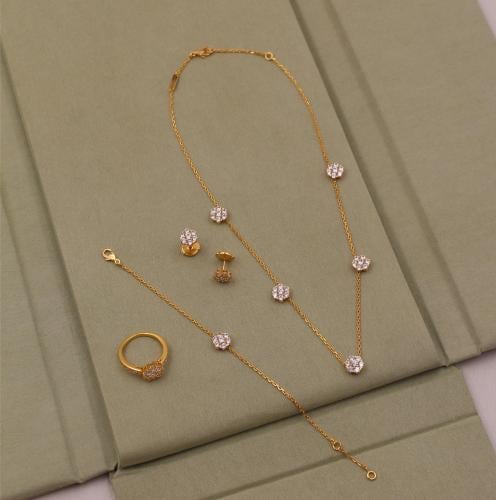 Van Cleef & Arpels Gold Accessory Set: Necklace, Bracelet