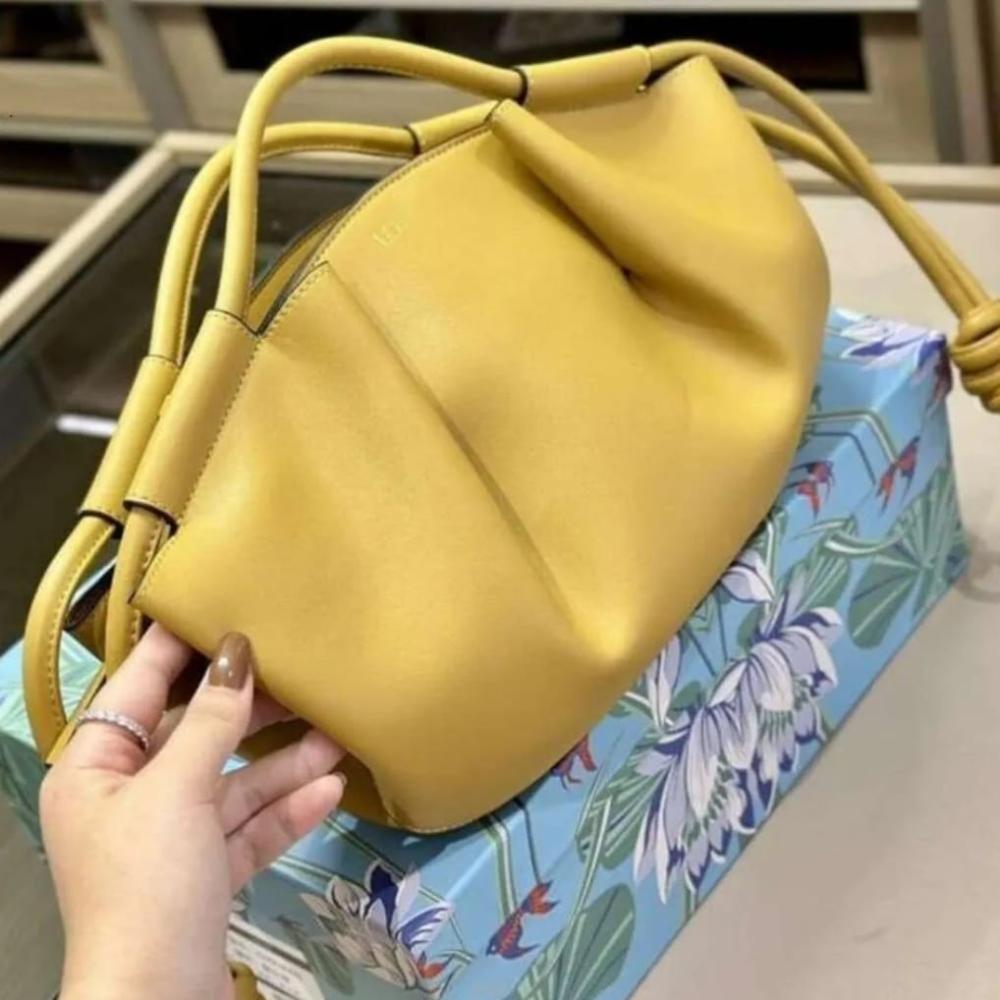 شنته جلد لويفي باسيو لون أصفر أنيق بمقابض