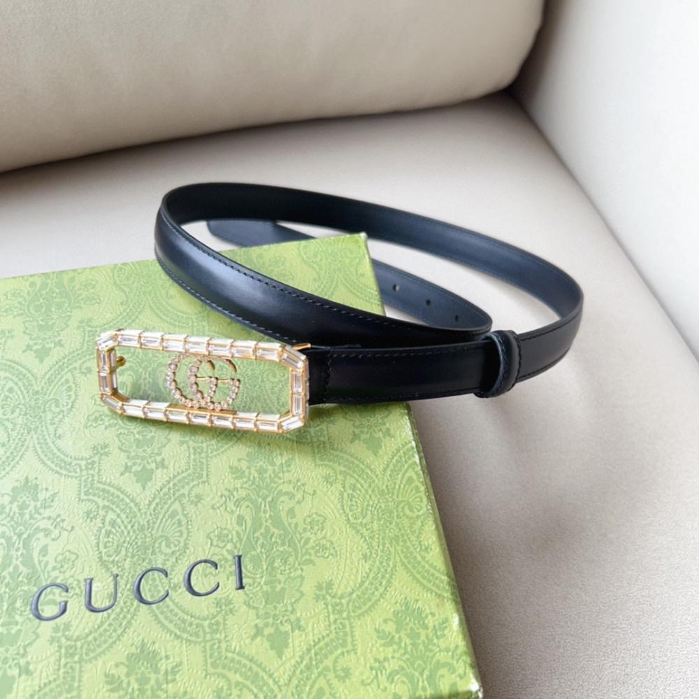 Gucci ベルト Gucci Women's Black Leather Belt with Gold Square Buckle and