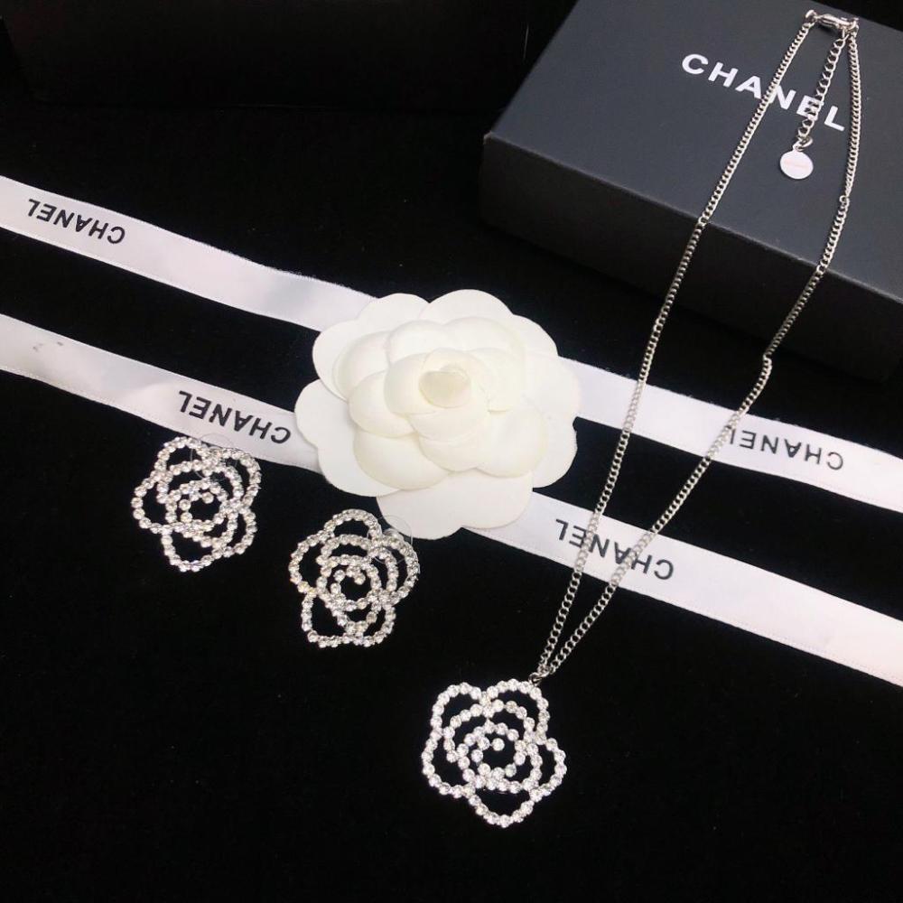シャネル Chanel Cute Rose Accessory Set Necklace with Silver Stud