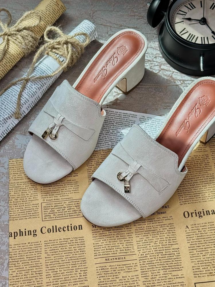 セイ Lorobiana Women's Suede Heeled Sandal in Grey - E-SEVEN STORE