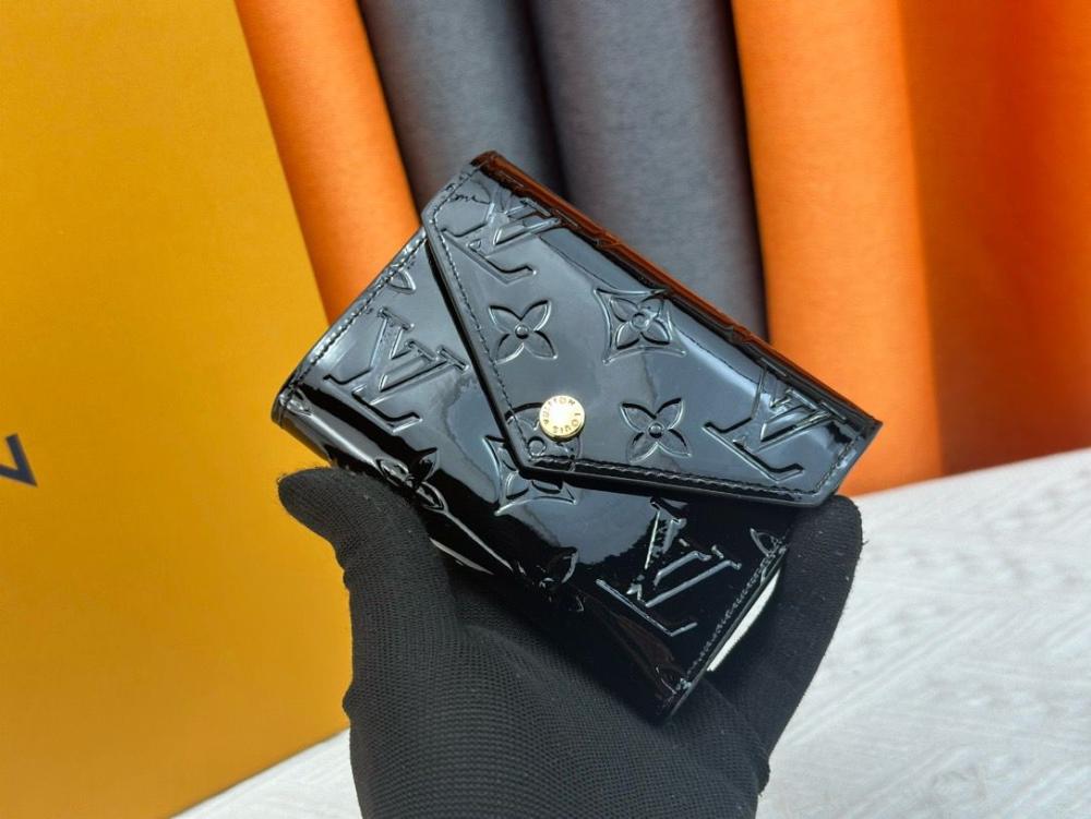 Louis Vuitton Monogram Black Shiny Wallet
