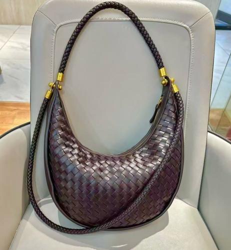Bottega Veneta Men's Pouch Handbag in Black Leather and