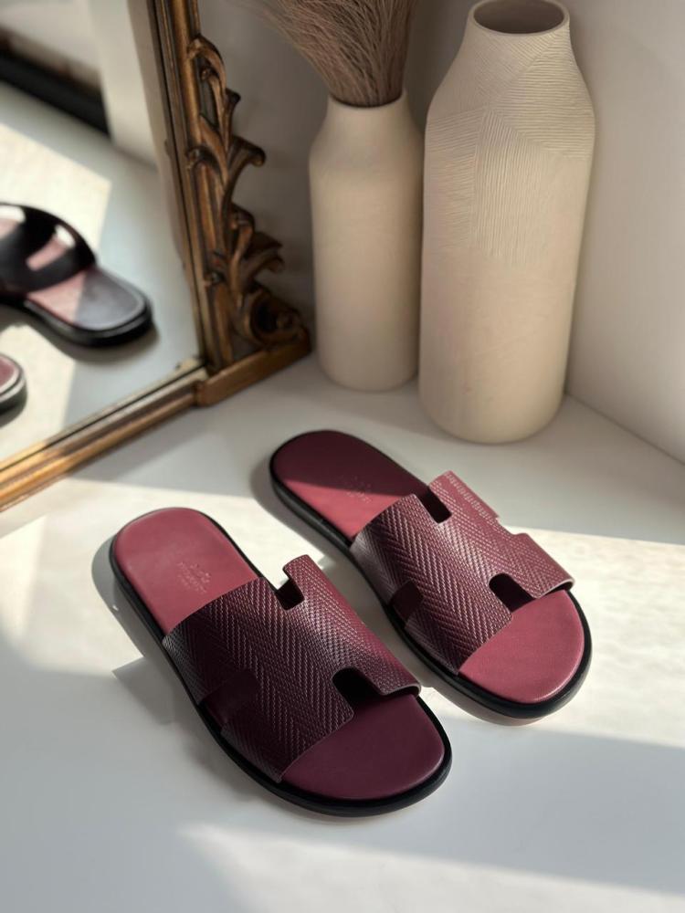げむ Hermes Oran Men's Stylish Leather Slippers in Burgundy - E