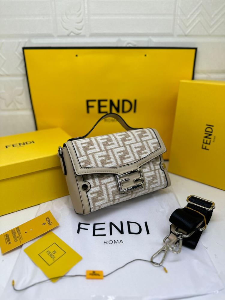 えに。 Fendi Women's Beige Luxury Pocket Bag - E-SEVEN STORE