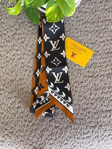 Louis Vuitton Women's Zip Wallet, Grey and White Check Pattern - E