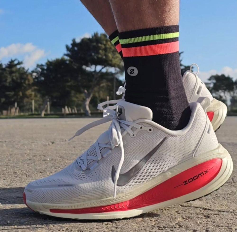 Nike vomero 18ホワイト/イエロー Nike Men's Vomero 18 Running Shoes