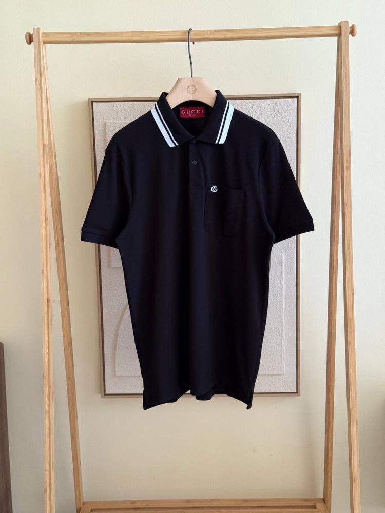 بلوزة نصف كم قوتشي رجالية ياقة بولو لون اسود