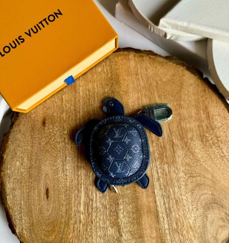 Louis Vuitton Turtle Small Navy Blue Fashion Pouch | ESEVEN STORE