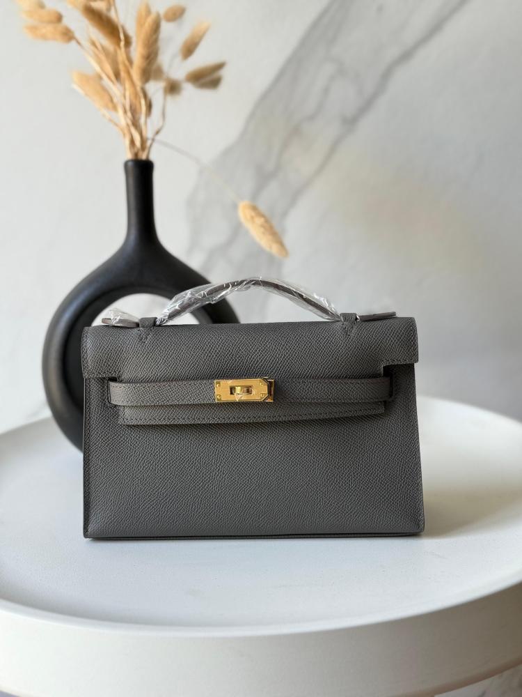 Hermès Kelly Pouch bag in luxurious grey pebbled leather with gold