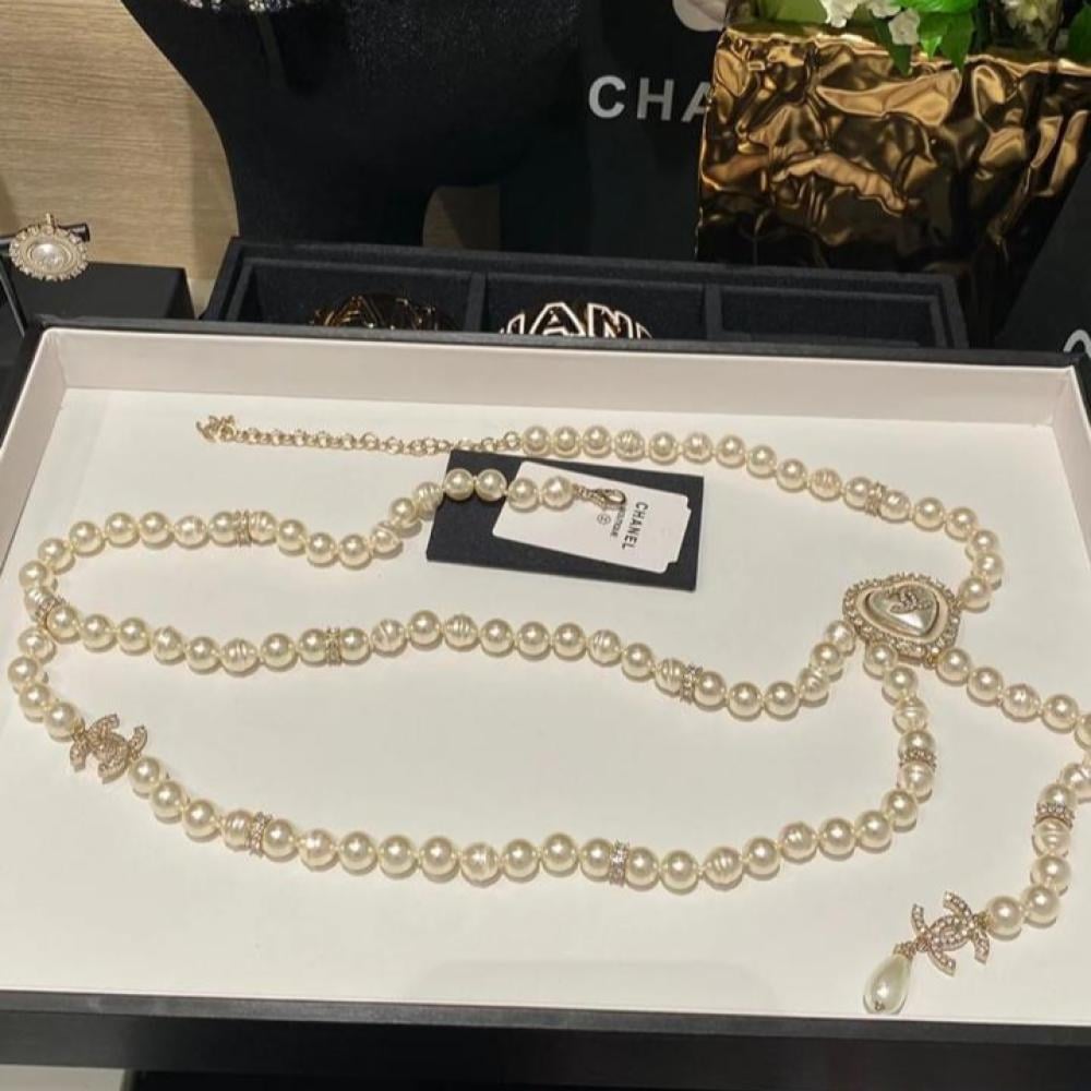 25A◆上品でときめく存在感【CHANEL】chain beltパールホワイト Chain belt - Metal, glass pearls & strass, silver, gold