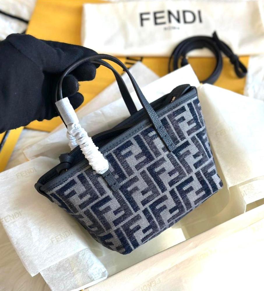 Fendi Women's Classic FF Shoulder Bag in Night Blue