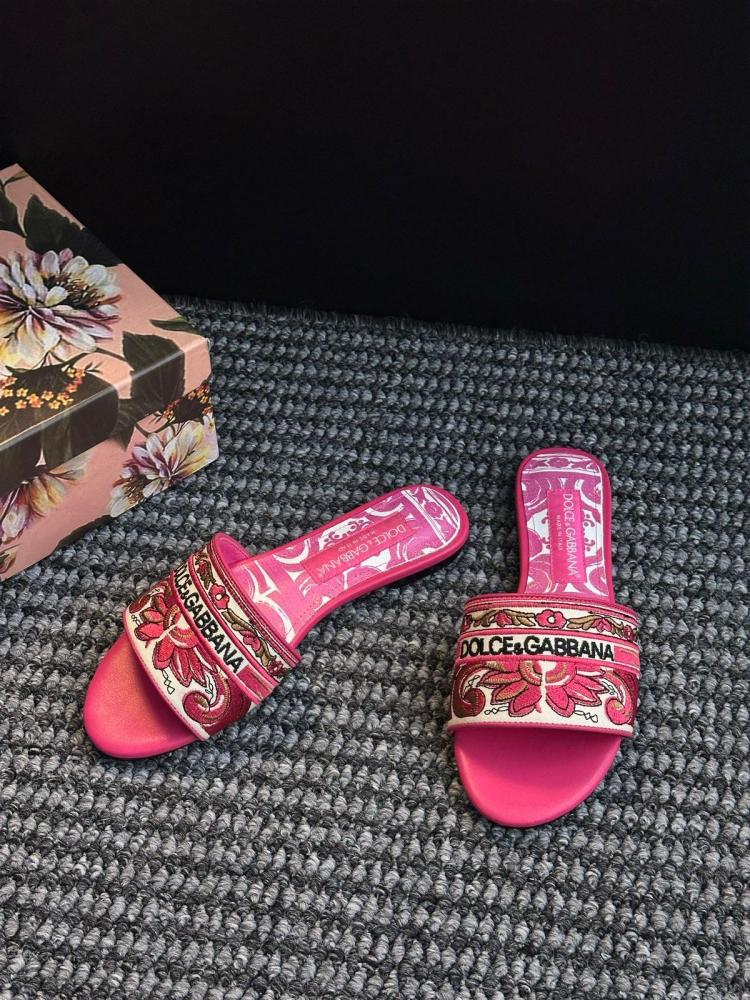 【関税&送料込み】Dolce & Gabbana Slipper With Majolica Em Dolce & Gabbana Majolica Women's Pink Printed Slippers - E