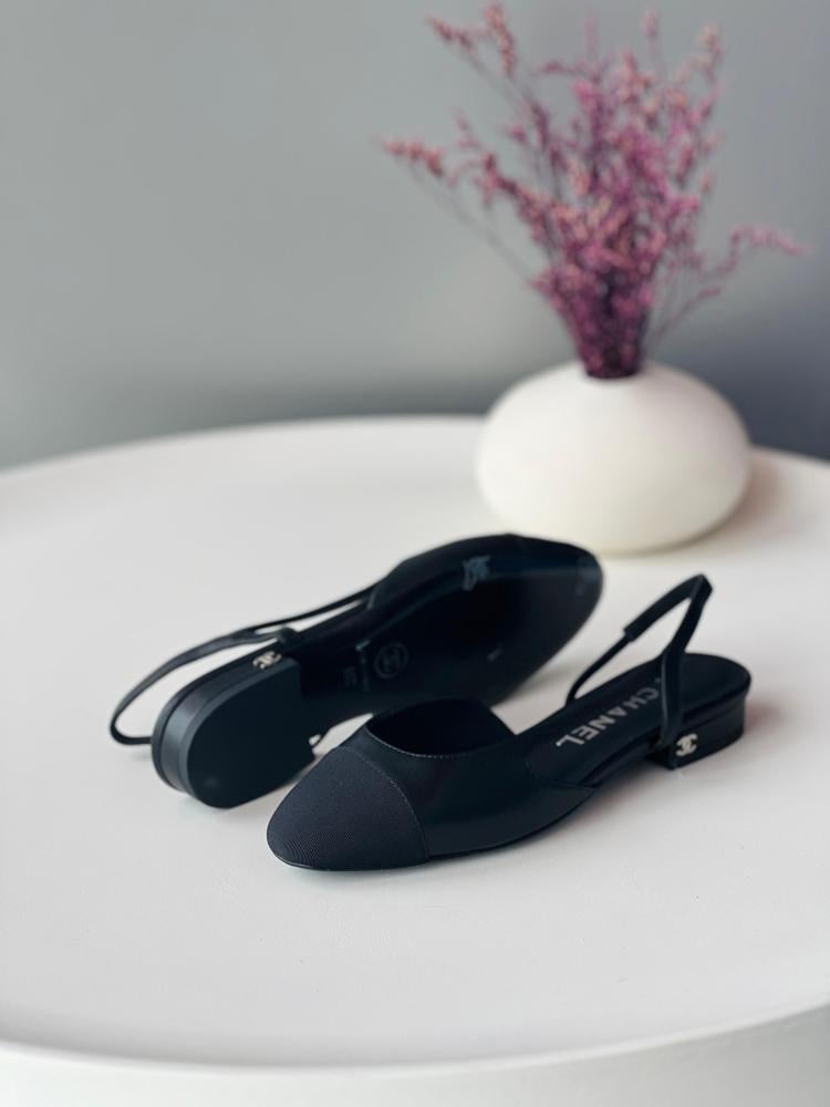 シャネル Chanel Women's Fashion Sneakers in Elegant Black - E-SEVEN STORE