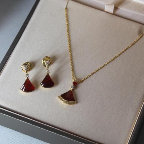 Bvlgari Diva necklace and earring set in agate and gold E-SEVEN
