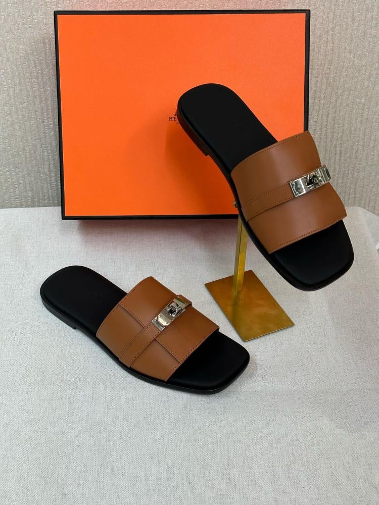 【HERMES】H231739ZH02410 ブラック Gabriel サンダル HERMES】H231739ZH02410 ブラック Gabriel サンダル (HERMES