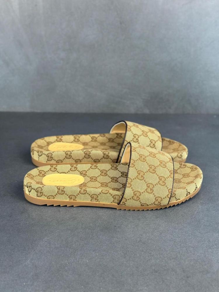 سليبر جوتشي مريح لون أصفر بشعار الماركة