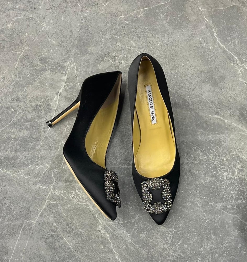 شوز نسائي MANOLO BLAHNIK أسود مطرز فضي كعب عالي