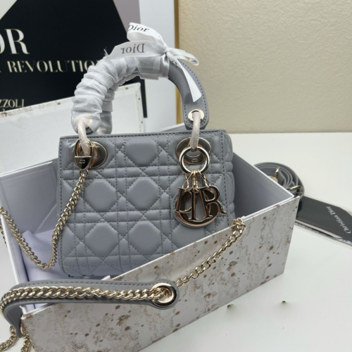 ✨極美✨Dior　LADY DIOR　iPhone17e 羊革　グレー　チャーム Lady Dior 17cm Leather Bag with Rhinestones, Grey Iron | ESEVEN STORE