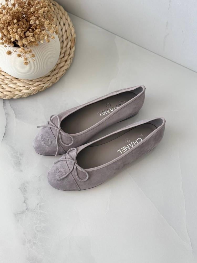 Chanel Women's Easy Wear Flat Shoes in Grey Suede